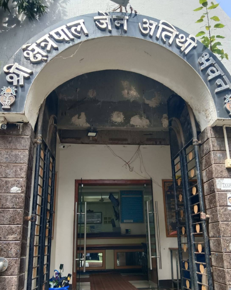 Serene ambiance at Shree Kshetrapal Jain Atithi Bhavan in Mumbai